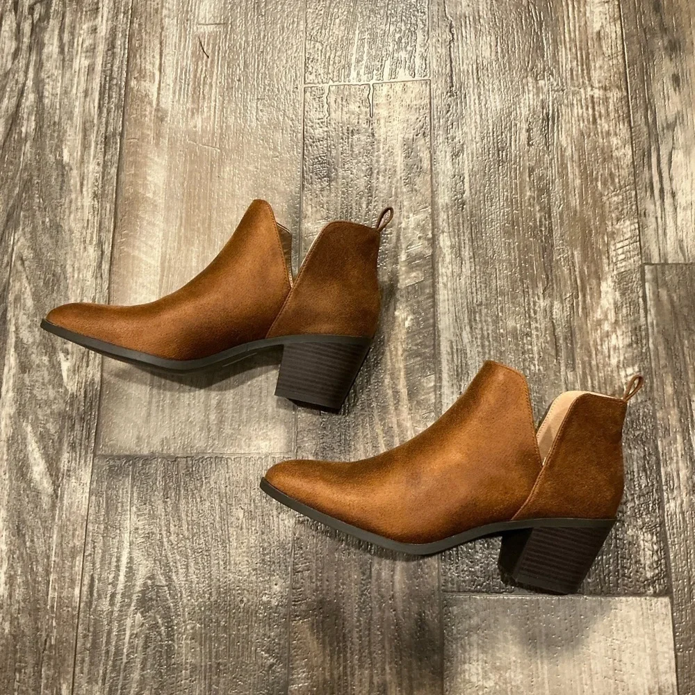 Journee Collection Tan Ankle Booties Size 7